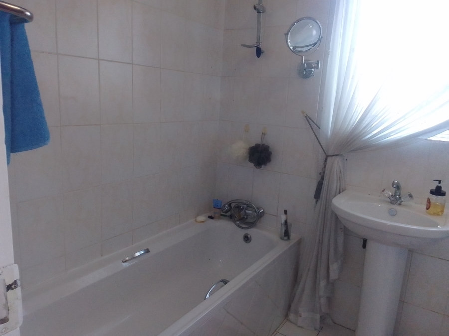 4 Bedroom Property for Sale in Geelhoutpark North West